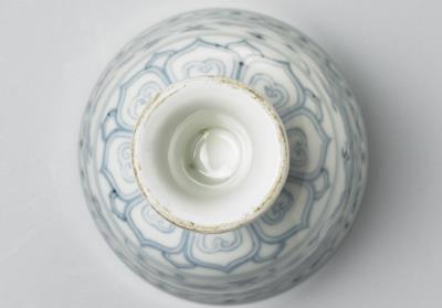 图片[2]-Stem bowl with dragons among louts blossoms decoration in underglaze blue, Ming dynasty, Hongwu reign, 1368-1398-China Archive